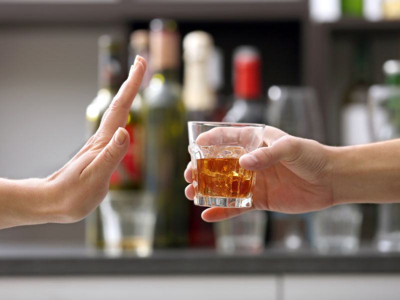 Czy można samemu przerwać ciąg alkoholowy? Ryzyko nagłego odstawienia alkoholu